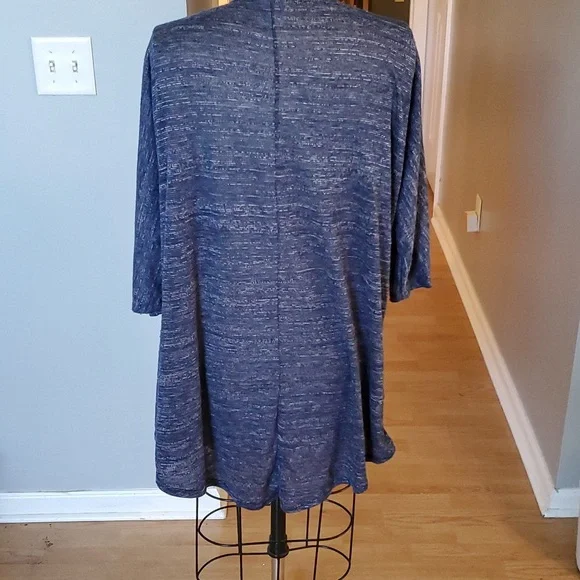 Lularoe Lindsay Kimono - Picture 2 of 7